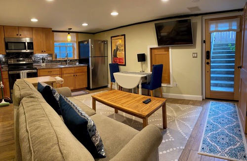 North Beach/Blue Ridge Apartment | ✔️1 bed/bath unit with washer/dryer, & private entrance in a quiet neighborhood.