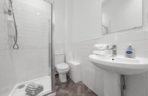 Airdrie Apartment | 1-Bed Duplex with Sofa Bed in Airdrie Lanarkshire - Long Stays - Free Parking