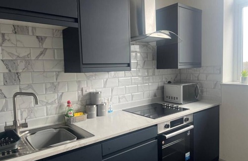 Desborough Apartment | 1 Bed Flat - Sleeps 2 - Pets - Parking - Wifi