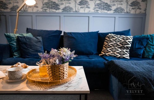 Castle Apartment | 1 Bed House , Free WiFi,Free Parking,Leasure,Business