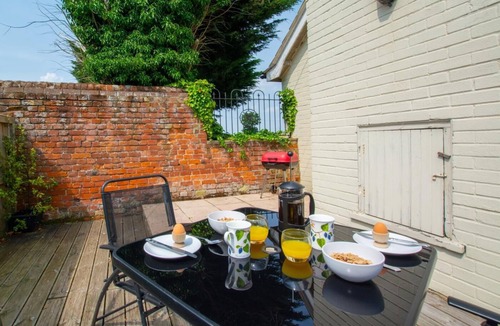 Irstead House | 1 Bed in Blofield Heath (oc-1466)