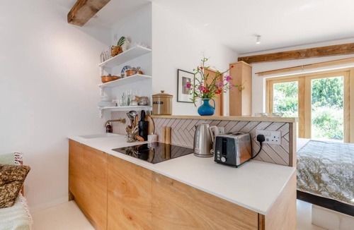 Faversham Cottage | 1 Bed in Luddenham (oc-s32602)