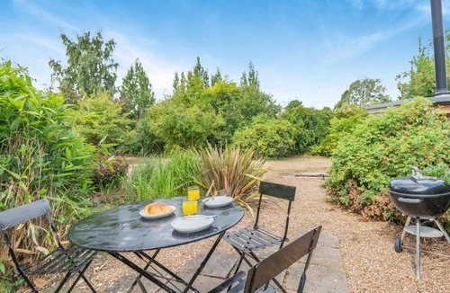 Faversham Cottage | 1 Bed in Luddenham (oc-s32602)
