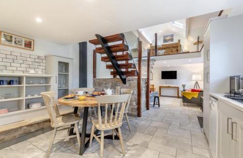 Peak District House | 1 Bed in Peak Forest oc-s30591