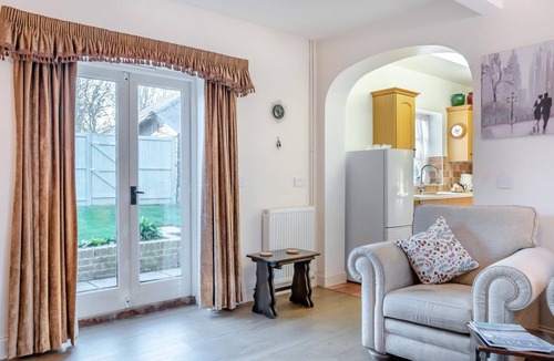 Martin Cottage | 1 Bed in Sutton (oc-u30398)