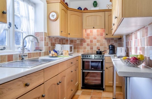 Martin Cottage | 1 Bed in Sutton (oc-u30398)