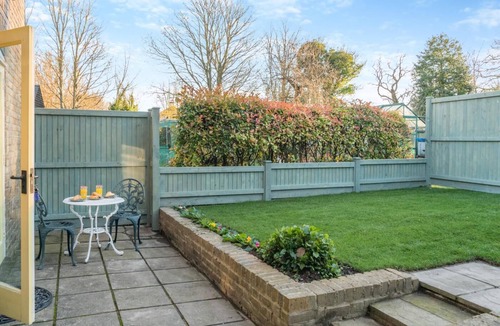 Martin Cottage | 1 Bed in Sutton (oc-u30398)