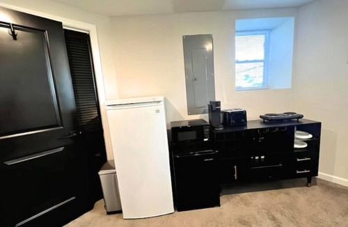 Central Forest Park Apartment | 1 Bedroom 1 Bathroom Apartment with Private Entrance & Guest Suite