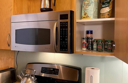 Pearl District Condo | 1 Bedroom + 1 Flex Room/1 Bathroom w/EV Charger