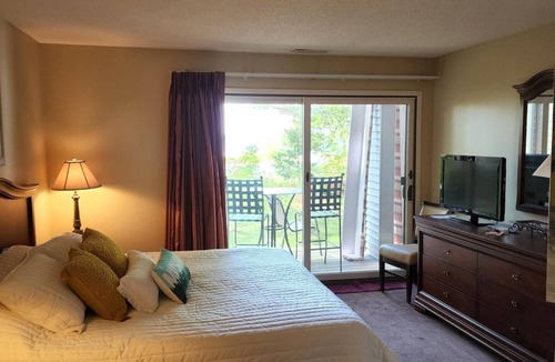 Acme Condo | 1 bedroom 2 bath condo overlooking Grand Traverse Bay and Acme Creek