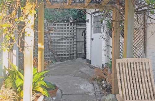 Middleton-on-Sea Apartment | 1 bedroom accommodation in Bognor Regis, near Chichester