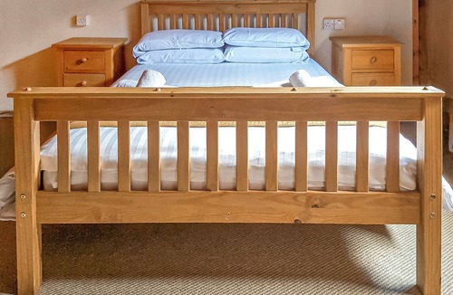 Pentrefelin Ski Chalet | 1 bedroom accommodation in Llandeilo, Nr Carmarthen