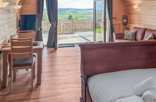Sowerby Bridge Ski Chalet | 1 bedroom accommodation in Ripponden