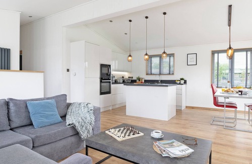 Greenham Ski Chalet | 1 bedroom accommodation in Newbury