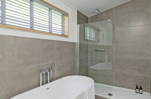 Greenham Ski Chalet | 1 bedroom accommodation in Newbury
