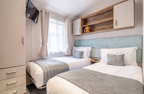 Arnold Ski Chalet | 1 bedroom accommodation in Skirlaugh, Nr Hull
