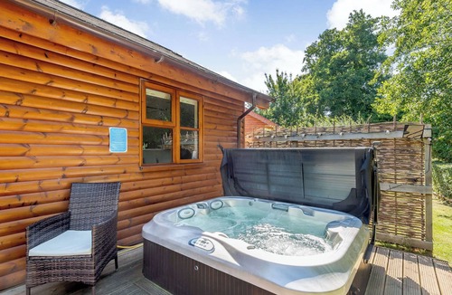 Kilcot Ski Chalet | 1 bedroom accommodation in Kilcot, Newent