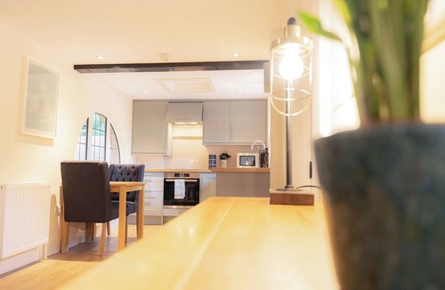 Woking Cottage | 1 bedroom accommodation in Ockham, near Guildford