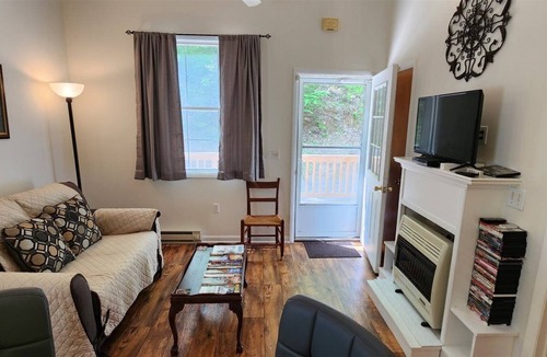 Stanley Cabin | 1 bedroom accommodation in Stanley