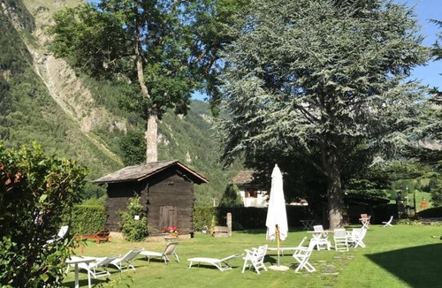 Pallusieux Apartment | 1 bedroom apartment with private garden and Mt. Blanc