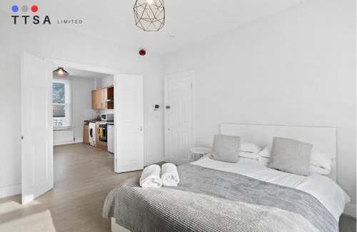 Addiscombe Apartment | 1-Bedroom Apartment near East Croydon Station - 2