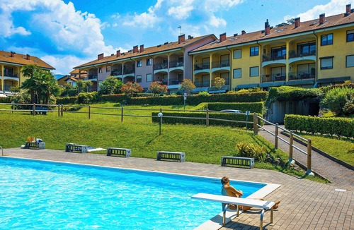Germignaga Apartment | 1-bedroom apartment with terrace and garden in a residence with a park and pool