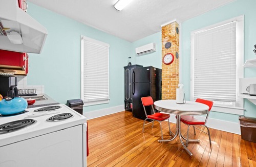 Gainesville Apartment | 1 Bedroom Apt- 5 Blocks from Downtown Gainesville
