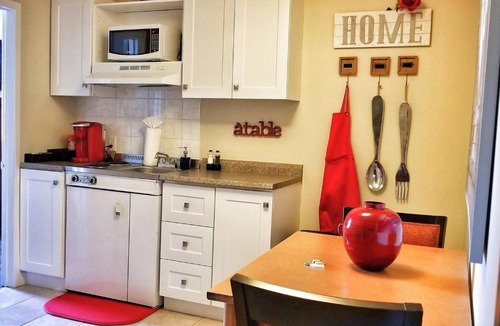 Downtown Gatineau Apartment | 1-Bedroom Cozy Sweet #22 by Amazing Property Rentals