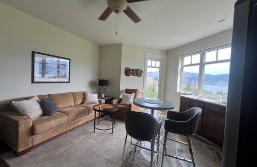 Okanagan-Similkameen House | 1 Bedroom Executive Lakeview Suite