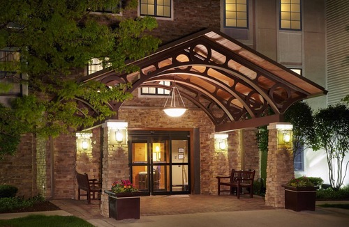 Glenview Condo | 1 Bedroom | Free Breakfast Buffet, Indoor Pool