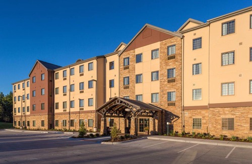 West Omaha Condo | 1 Bedroom | Free Breakfast. Indoor Pool