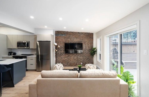 Griffintown Apartment | 1 Bedroom Heart of MTL Parking + Terrasse