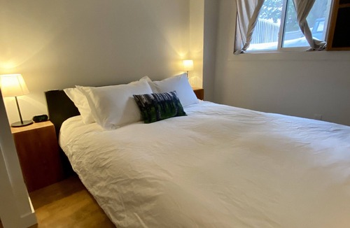 Cougar Creek Bed & Breakfast | 1 Bedroom Hideaway with Cozy Fireplace
