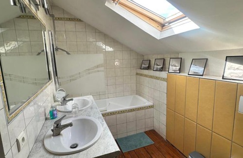 Melun House | 1 Bedroom Homestays In Melun
