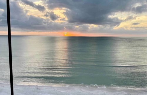 Vanderbilt Beach Condo | 1 bedroom plus STUDIO on Vanderbilt Beach. Beach access, water views. Sleeps 4