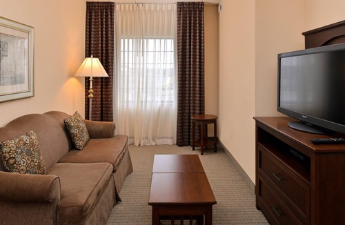 Aquia Harbour Condo | 1 Bedroom | Shared Indoor Pool + Business Center