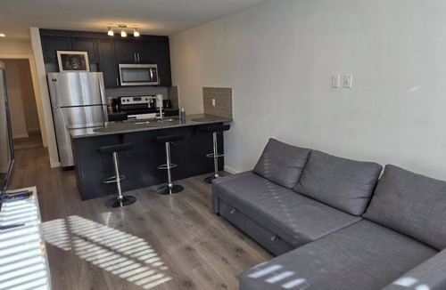 Seton House | 1-Bedroom + Sofa Bed - Private Condo Suite Seton