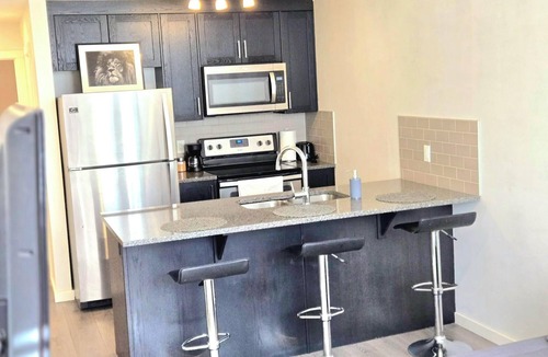Seton House | 1-Bedroom + Sofa Bed - Private Condo Suite Seton