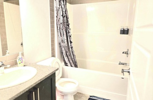 Seton House | 1-Bedroom + Sofa Bed - Private Condo Suite Seton