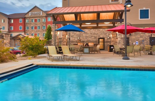 Midvale Condo | 1 Bedroom Suite | Access to a Heated Pool & Hot Tub + Free Breakfast Buffet