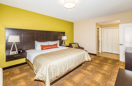 Farragut Condo | 1 Bedroom Suite in Knoxville | Shared Outdoor Pool + 24h Business Center