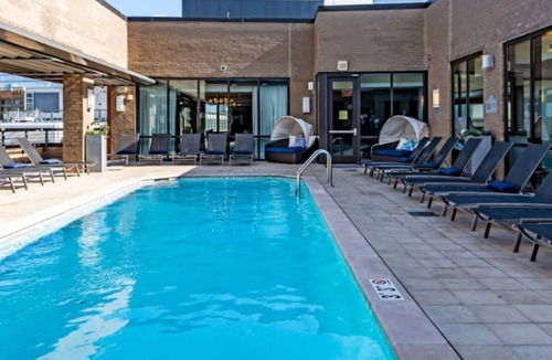 Radnor - Fort Myer Heights Apartment | 1-bedroom with on-site parking included in the Rosslyn Area