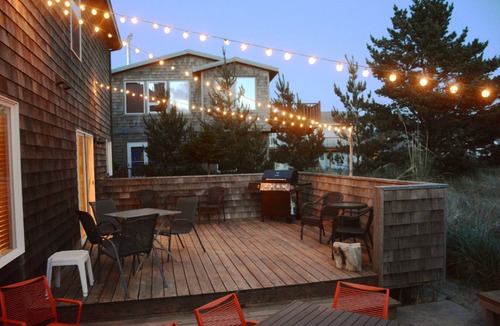 Kiwanda Shores House | 1 Block From Beach, Sleeps 12, Open Plan, Large Deck, Game Room