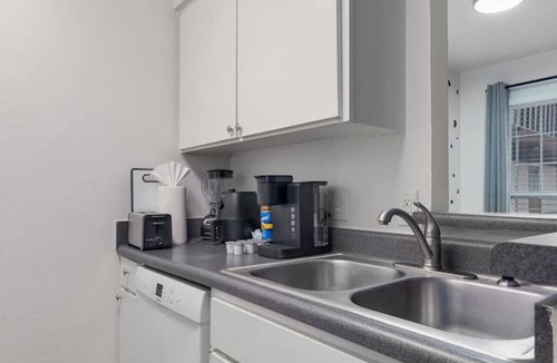 West Campus Apartment | 1 Br Apt Next 2 Downtown - Cozy!