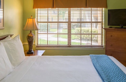 Gulf Stream Resort | 1 BR beachfront w/pool in Gulf Stream, FL. Minutes to Atlantic Ave. in Delray