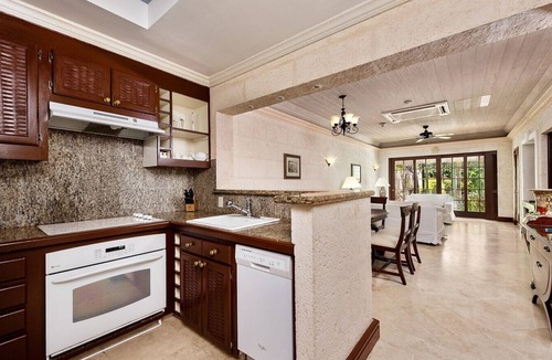 Diamond Valley Resort | 1 br Deluxe Penthouse with pool roof deck-Residences in the park
