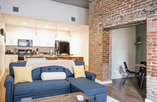Cultural District Apartment | 1 BR Downtown Pittsburgh with Best Roof Top View
