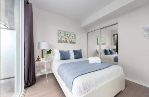 Downtown Toronto House | 1 BR plus Ent District,MTCC,Jays