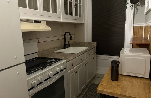 Poughkeepsie Apartment | 1 Br Private Victorian Apt in convenient City location on half acre sleeps 4