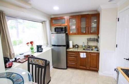 Herndon Apartment | 1 BR Spacious Basement Apartment DC20m Dulles 5m